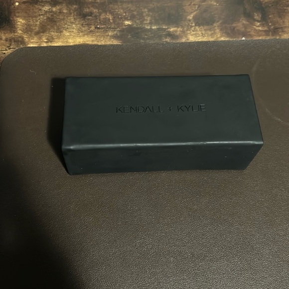 Kendall & Kylie Layla Shelded Aviator Sunglasses Pacific Gold tortoise - Picture 9 of 13